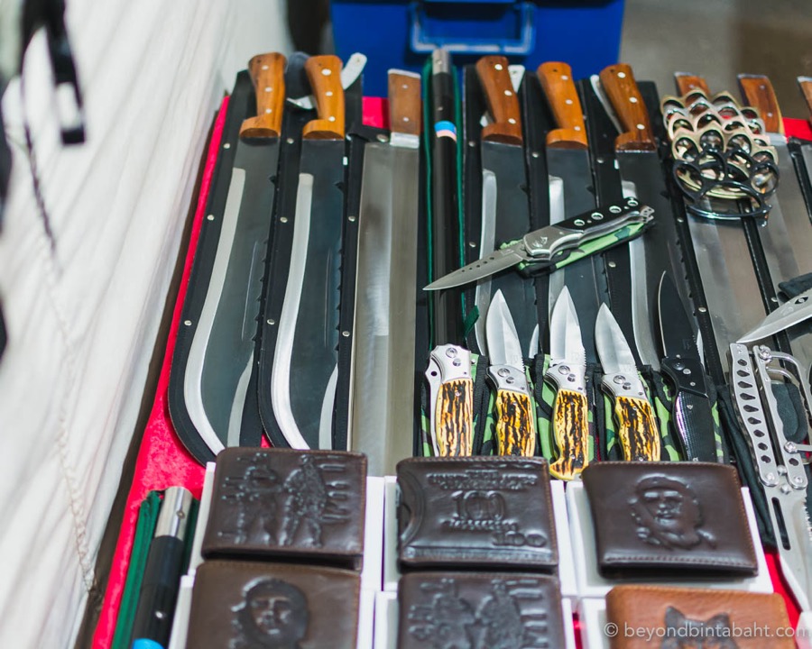 Knives for sale at Cha-am Night Market